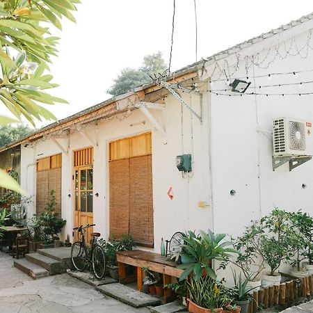 鳳山79背包客 Fengshan No 79 Backpacker Kaohsiung Exterior foto
