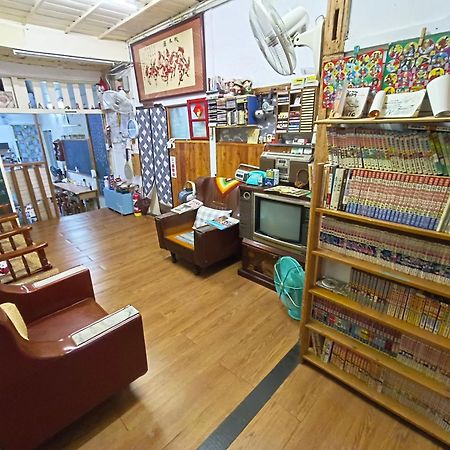 鳳山79背包客 Fengshan No 79 Backpacker Kaohsiung Exterior foto