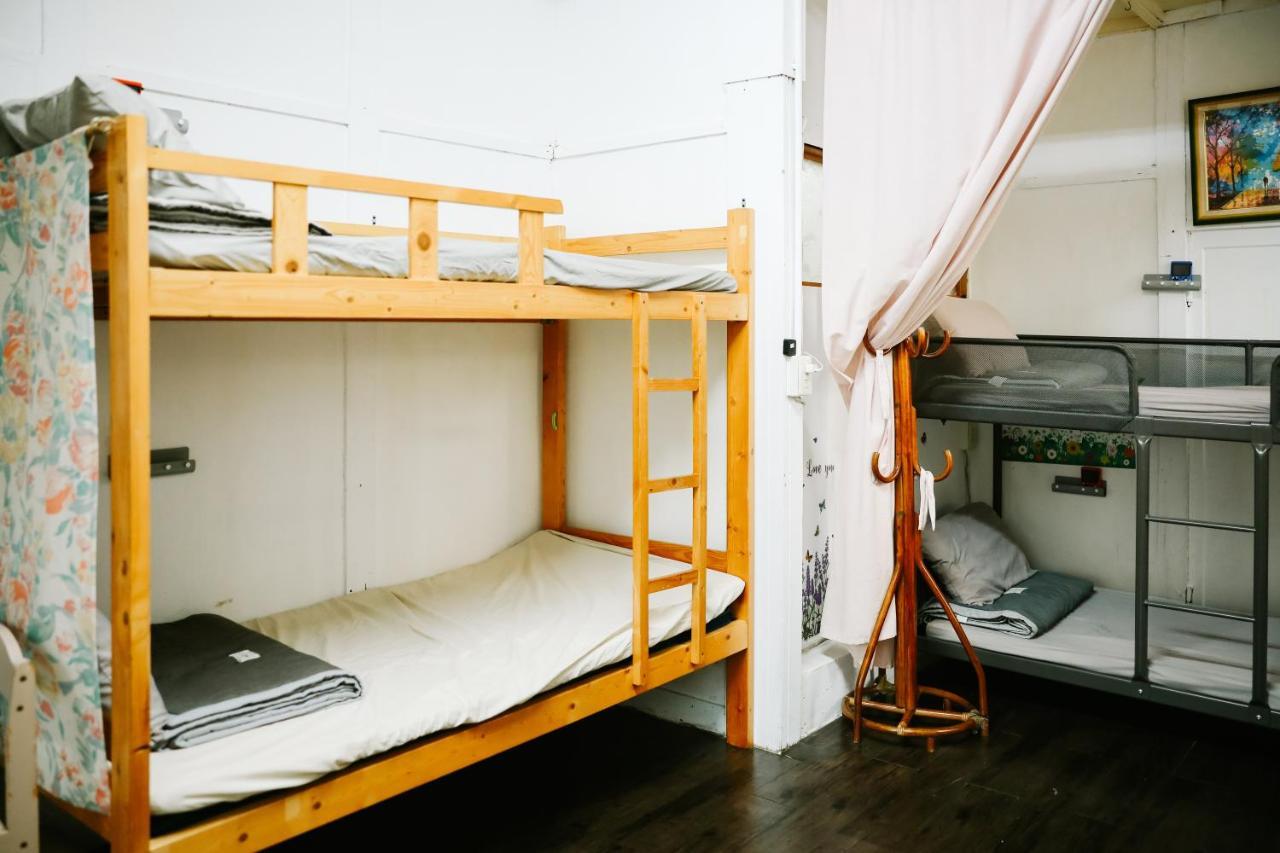 鳳山79背包客 Fengshan No 79 Backpacker Kaohsiung Exterior foto