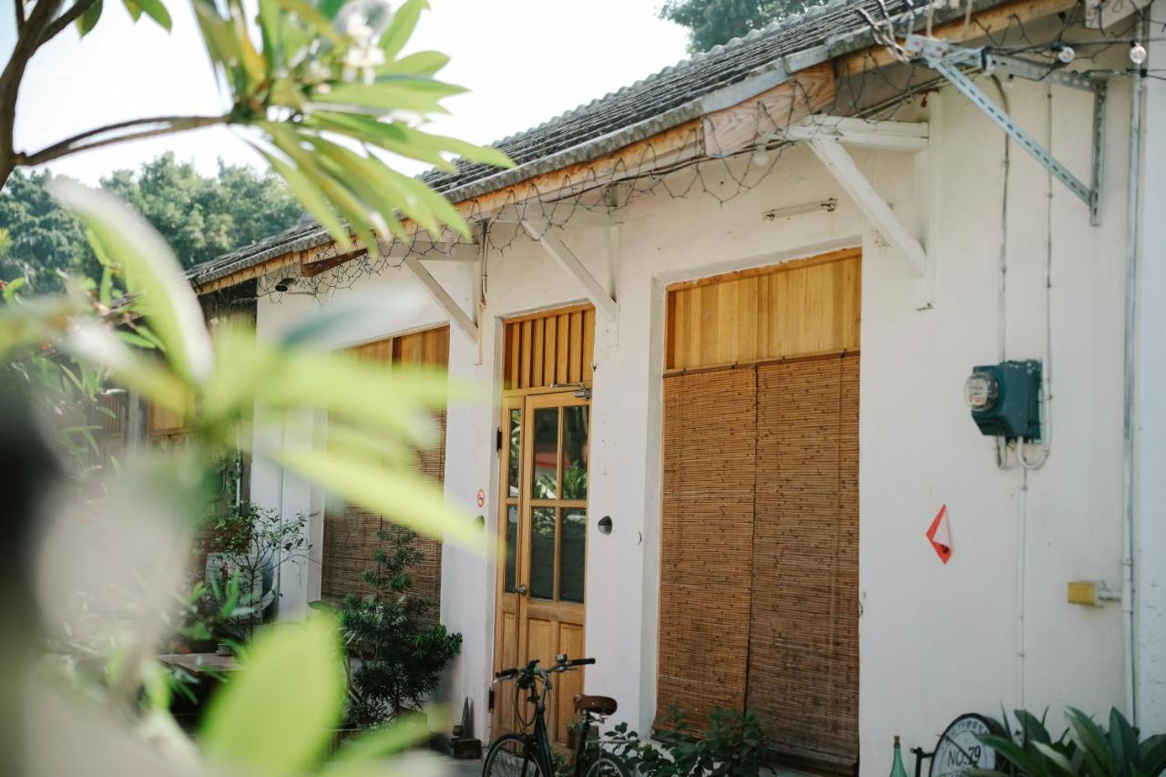 鳳山79背包客 Fengshan No 79 Backpacker Kaohsiung Exterior foto