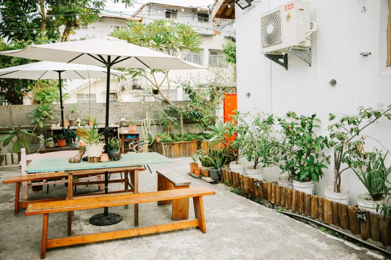 鳳山79背包客 Fengshan No 79 Backpacker Kaohsiung Exterior foto