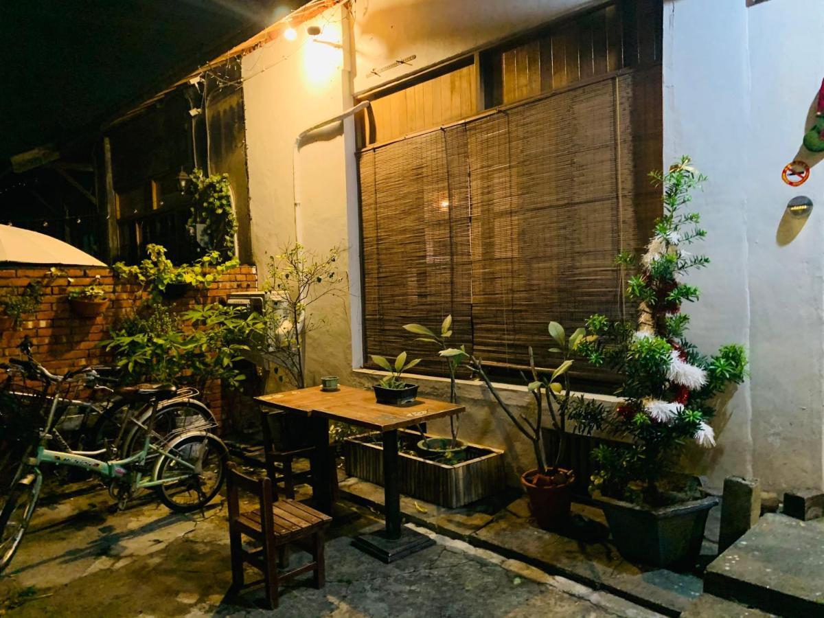 鳳山79背包客 Fengshan No 79 Backpacker Kaohsiung Exterior foto
