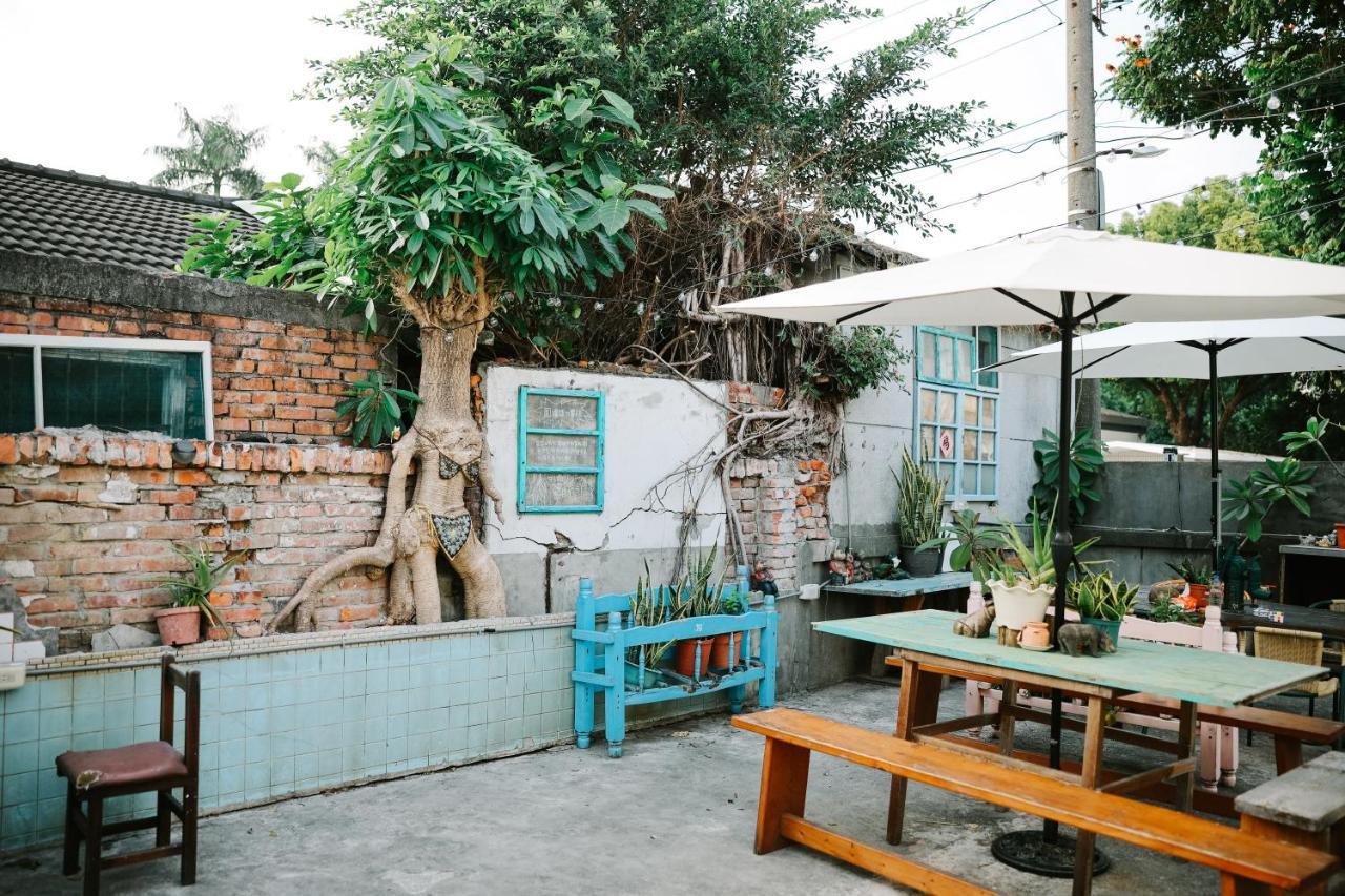 鳳山79背包客 Fengshan No 79 Backpacker Kaohsiung Exterior foto