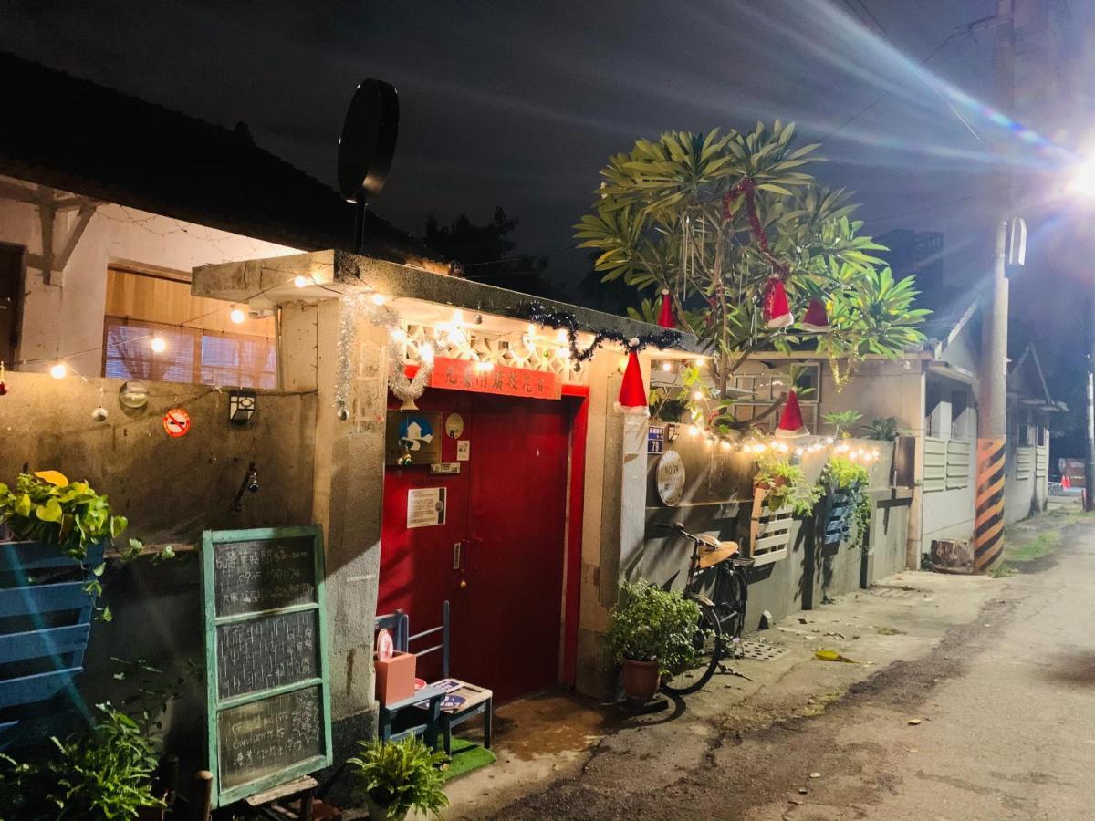 鳳山79背包客 Fengshan No 79 Backpacker Kaohsiung Exterior foto
