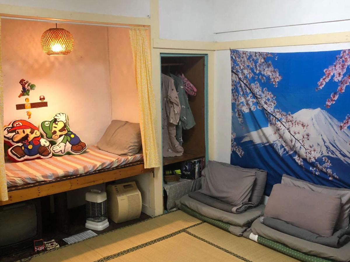 鳳山79背包客 Fengshan No 79 Backpacker Kaohsiung Exterior foto